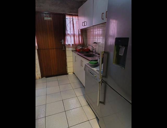 2 BEDROOM PROPERTY TO RENT IN NEWLANDS WEST